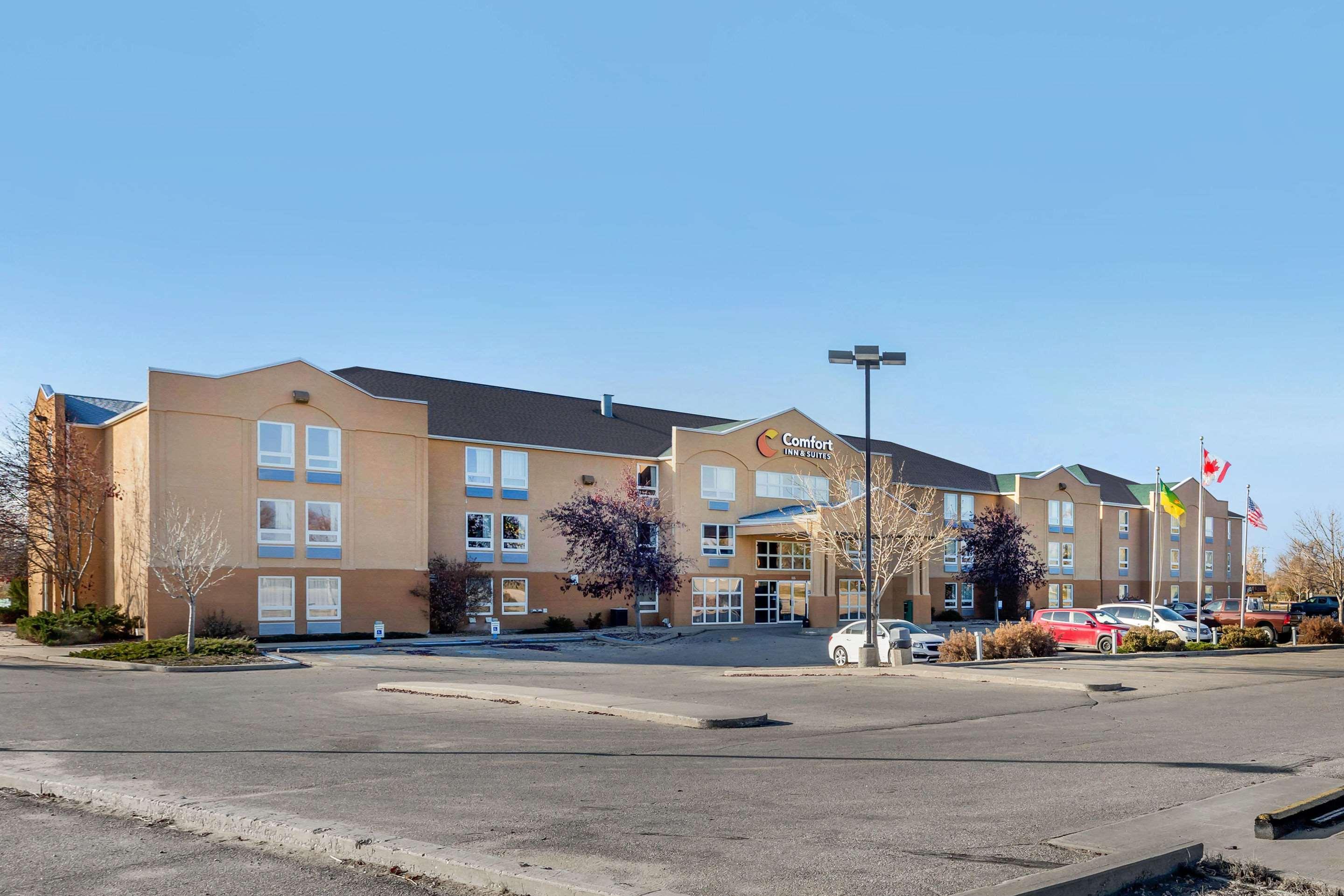 Comfort Inn & Suites Moose Jaw Exterior foto