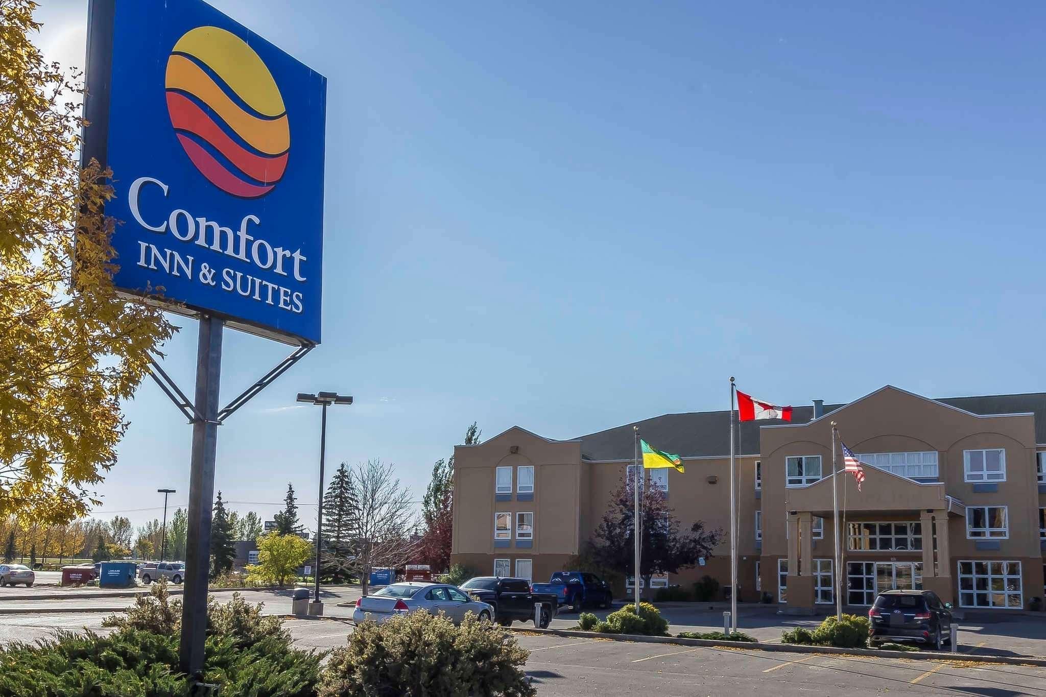 Comfort Inn & Suites Moose Jaw Exterior foto