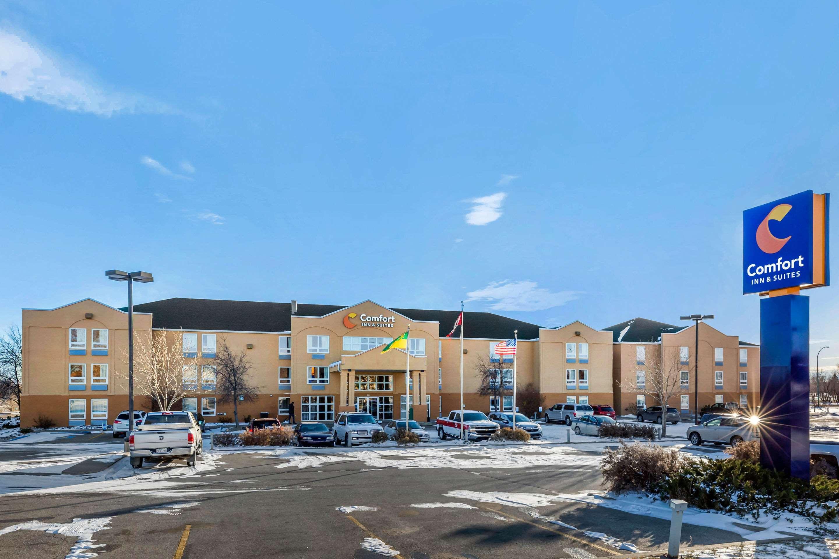 Comfort Inn & Suites Moose Jaw Exterior foto